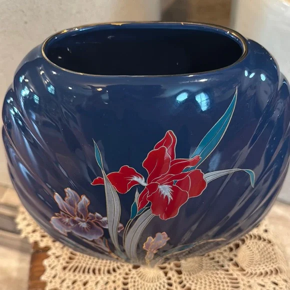Blue Vase with Floral Design - Picture 4 of 10